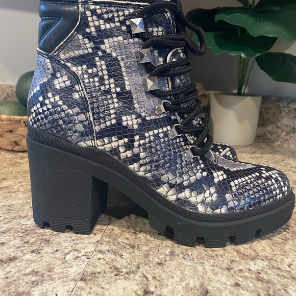 Marc Fisher Snake print ankle boots - Picture 2 of 6